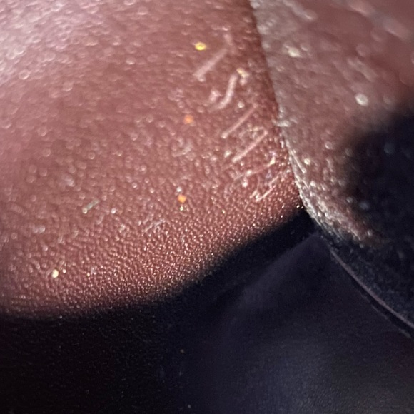 Authentic Louis Vuitton Classic monogram vernis leather 4 key holder Amarante - Picture 8 of 8